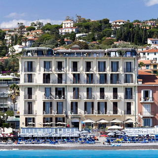 Lavorare al mare da receptionist? Hotel Prestigioso di Bordighera offre opportunità unica