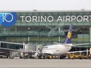 Tragedia di Caselle, l’aeroporto chiuso fino a mezzanotte di domenica: cancellati i voli da e per Torino