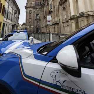 Ivrea, minacciano un passante con dei coltelli da cucina: un uomo e una donna arrestati per tentata rapina