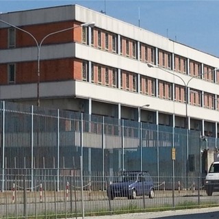 Paura al carcere di Ivrea, detenuto si ribella e dà fuoco alla sua cella