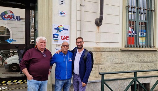 Nella foto: da sinistra Daniel e Bego, Carmine Belvedere (responsabile della sede di Settimo) e Angelo Catanzaro.