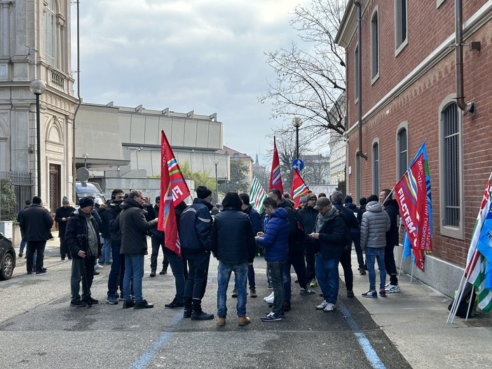 Manifestazione di sindacati e lavoratori Gurit