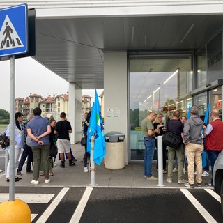 Niente pausa pipì per le cassiere dell'Md di Brandizzo, i sindacati oggi in presidio: &quot;Chiesto aiuto anche alla sindaca&quot;