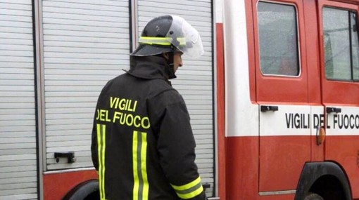 Esplode una bombola del gas: sventrata una casa. L'inquilino sotto choc