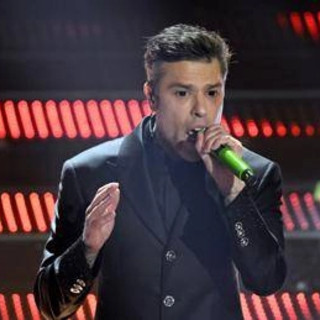 Sanremo 2025, Fedez stupisce e conquista il web con 'Battito'