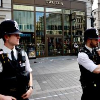 Allarme bomba a Londra, evacuati uffici e negozi a Regent Street