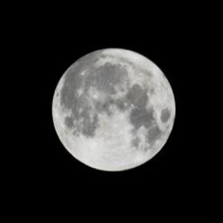 Stasera l'ultima Superluna del 2024, cos'è e come vederla