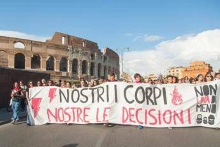 8 marzo, oggi marea fucsia nelle piazze di oltre 60 città: &quot;Lotto, boicotto, sciopero&quot;