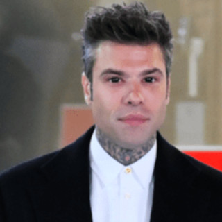 Sanremo 2025, Fedez chi è: flirt, polemiche, l'impegno durante il Covid e crollo 'Ferragnez'